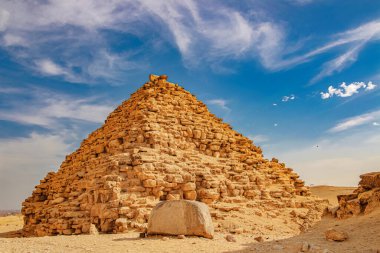 Antik Mycerinus Piramidi, Giza 'da Menkaur, Mısır.