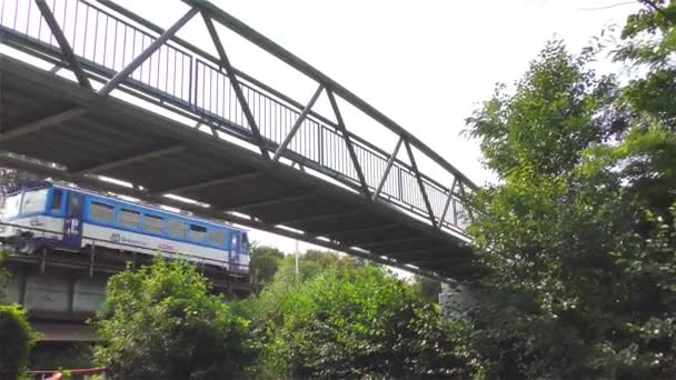 Le pont sur la rivière — Video