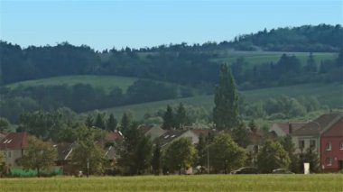 Yaz alan ve düşük eski dağ, zaman atlamalı doğal peyzaj hızı 30 x             