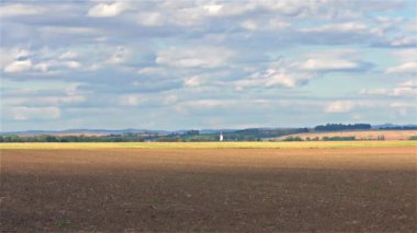 Yaz alan ve düşük eski dağ doğal peyzaj             