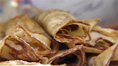 Lezzetli gözleme rulo tepesi, ev yapımı çilek reçeli ayrıntı, closeup ile