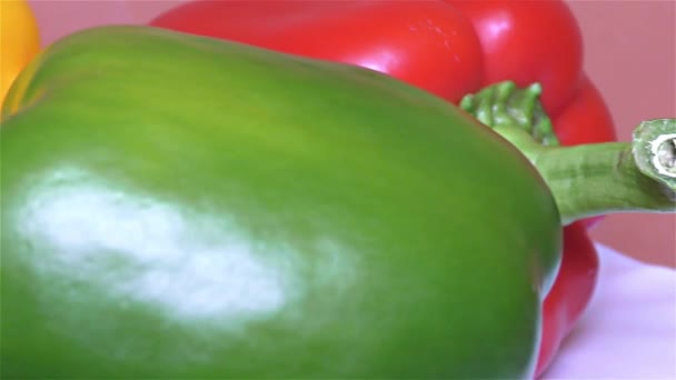 Rode, groene en gele Paprika dicht omhoog, Detail, Macro — Stockvideo