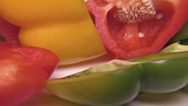 Rode, groene en gele Paprika dicht omhoog, Detail, Macro — Stockvideo