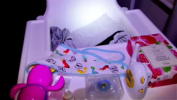 Chaise Haute Bébé Blanche Pour Enfants Moniteur Bébé Sans Fil — Video