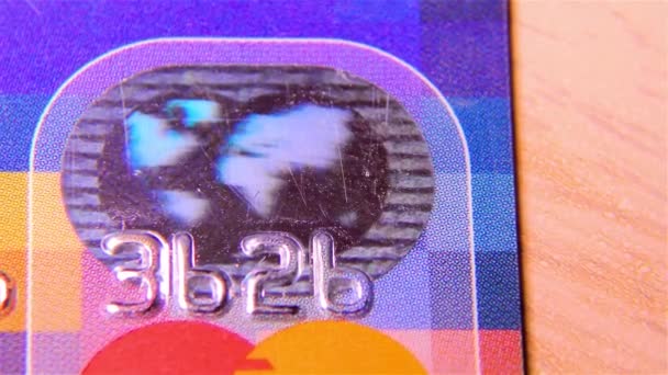 Πλαστική Τράπεζα Πιστωτική Κάρτα Πολύχρωμη Κάρτα Closeup — Αρχείο Βίντεο