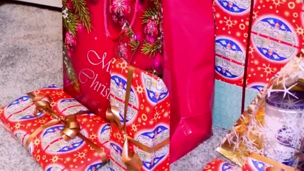 Χριστουγεννιάτικα Κουτιά Δώρων Δώρα Χριστουγέννων Και Πρωτοχρονιάς Closeup — Αρχείο Βίντεο