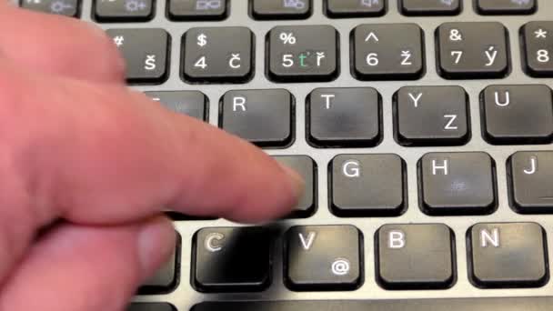 Ordenador Portátil Computadora Portátil Teclado Para Ordenador Portátil Palabra Fiebre — Vídeo de stock