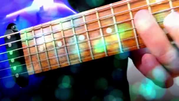 Guitarrista Toca Rock Guitarra Eléctrica Guitarra Abstracta Cerca Luz — Vídeo de stock