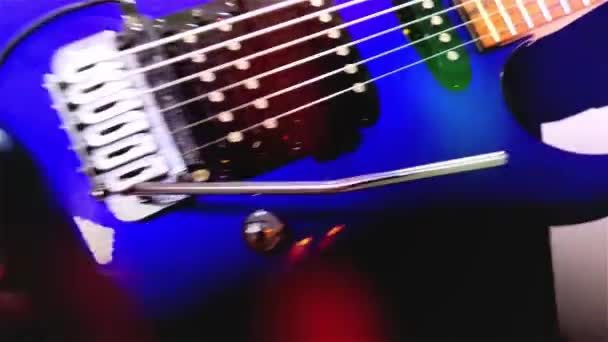 Guitarrista Toca Rock Guitarra Eléctrica Guitarra Abstracta Cerca Luz — Vídeos de Stock