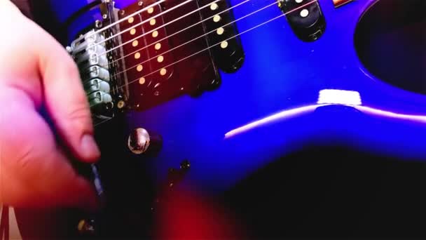 Guitarrista Toca Guitarra Elétrica Rock Guitarra Abstrata Close Luz — Vídeo de Stock