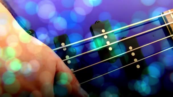 ギタリスト ロックベースギター アブストラクトベースギター クローズアップ ライトFx — ストック動画