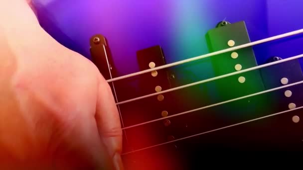 Guitarrista Toca Rock Bass Guitar Guitarra Bajo Abstracto Cerca Light — Vídeos de Stock