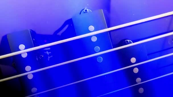 Gitarrist Spielt Rock Bass Guitar Abstrakte Bass Guitar Close Light — Stockvideo