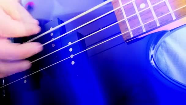 Gitarrist Spelar Rock Bass Gitarr Abstrakt Basgitarr Närbild Light — Stockvideo