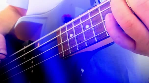 Gitarrist Spelar Rock Bass Gitarr Abstrakt Basgitarr Närbild Light — Stockvideo