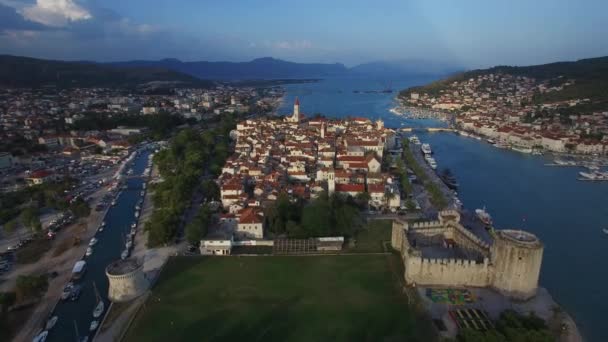 Luchtfoto Van Trogir Kroatië Kleine Toeristische Stad Kroatië — Stockvideo