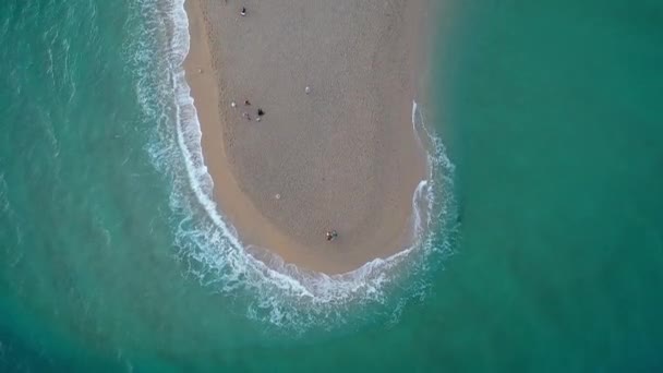 Flygfoto Över Zlatni Rat Mest Kända Stränderna Världen Vackert Adriatiskt — Stockvideo