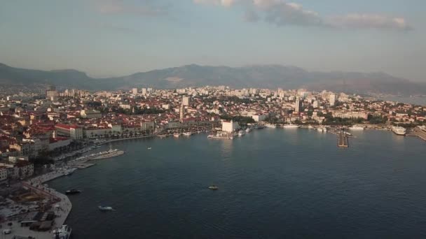 Split Horvátország Légi Felvételei Város Adriai Tenger Mellett Gyönyörű Tengerpart — Stock videók