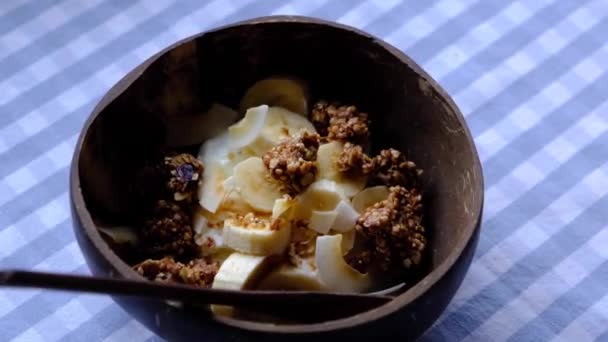 Yogurt Con Muesli Burro Arachidi Spuntino Vegetariano Sano — Video Stock