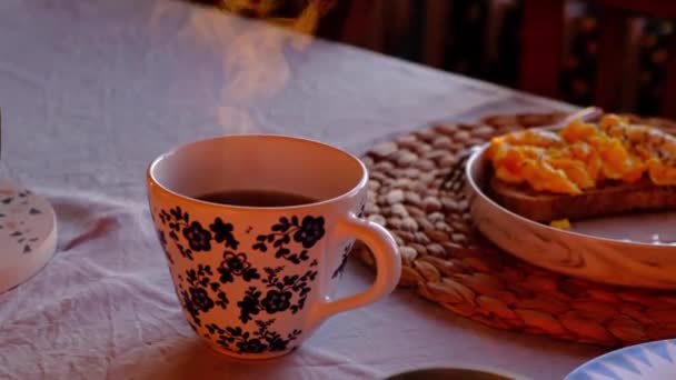 Caliente Vapor Junto Plato Desayuno Cálido Hogar Acogedor — Vídeos de Stock