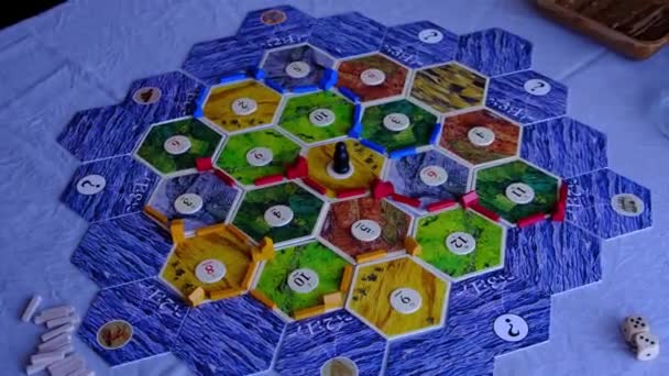 Vrienden Spelen Kolonisten Van Catan Bordspel — Stockvideo