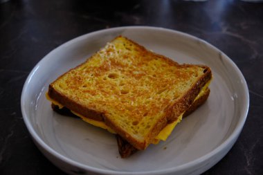 Yumurtalı Japon tostu, ev yapımı kahvaltı.