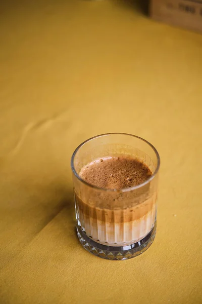 自制的达尔戈纳咖啡 一种时髦的奶油咖啡 免版税图库照片