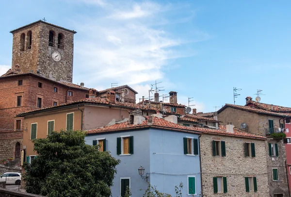 evler ve saat kulesi