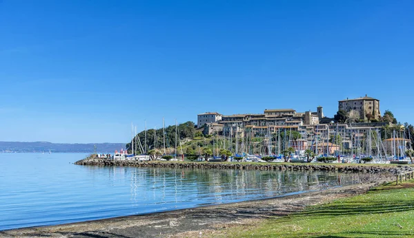 Vue de Capodimonte sur le lac Bolsena, lazio, italie — Photo