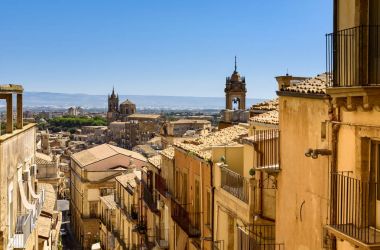Caltagirone, Catania eyaletinin, Sicilya, İtalya, tarihi kentin panoramik görünüm