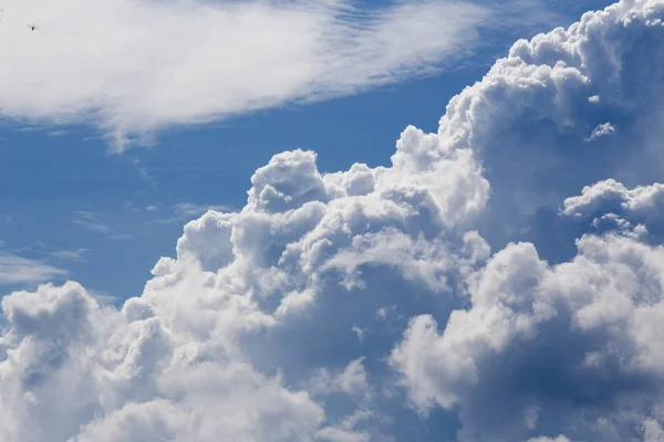 cumulonimbus bulut mavi gökyüzü doku ve backgrou üzerinde kapatın