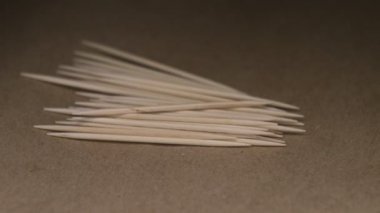 Tablo dönen üzerinde ahşap kürdan