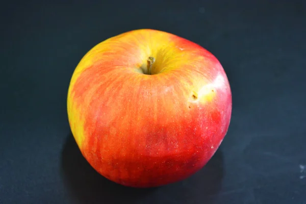 Juicy Bright Red Yellow Apple Located Black Plastic Background — 스톡 사진