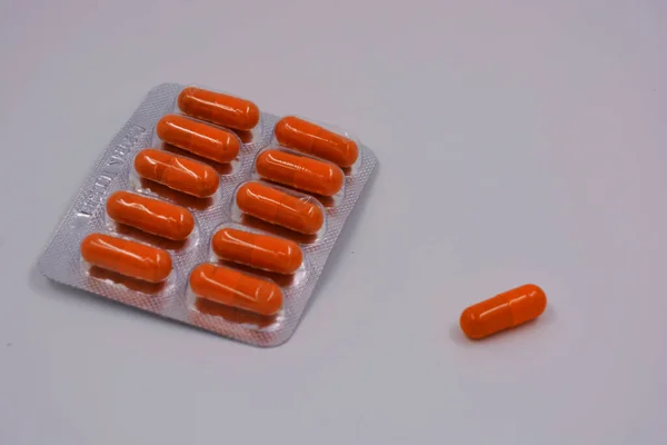 Préparations Médicales Pilules Médicales Dans Une Capsule Orange Sont Situés — Photo