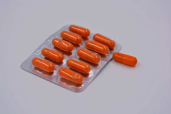 Préparations Médicales Pilules Médicales Dans Une Capsule Orange Sont Situés — Photo