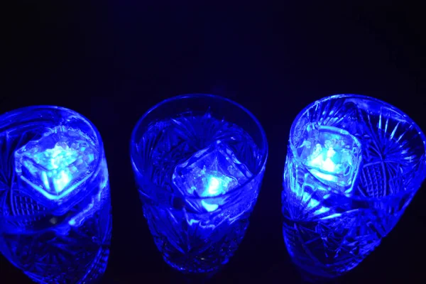 Copas Champán Cristal Con Tallas Forma Copos Nieve Encuentran Fondo — Foto de Stock