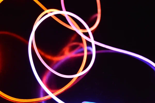 Een Draad Met Oranje Blauw Licht Een Lichtgeleidingsdraad Met Verschillende — Stockfoto