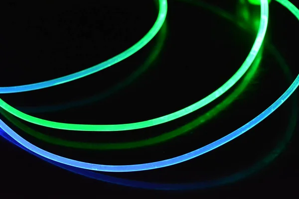 Groene Blauwe Lichtdraad Een Lichtgeleidingsdraad Met Verschillende Lichttransmissie Lichtspectrum Lichteffecten — Stockfoto
