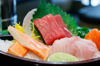 Tabakta saşimi, Japon yemeği..