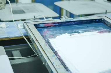 Blok ekranı beyaz renkle kapat.