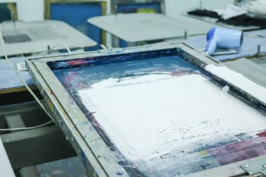 Blok ekranı beyaz renkle kapat.