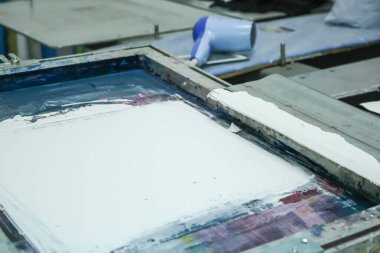 Blok ekranı beyaz renkle kapat.