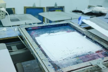 Blok ekranı beyaz renkle kapat.