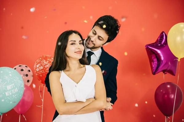 Pareja Joven Celebrando Año Nuevo Juntos —  Fotos de Stock