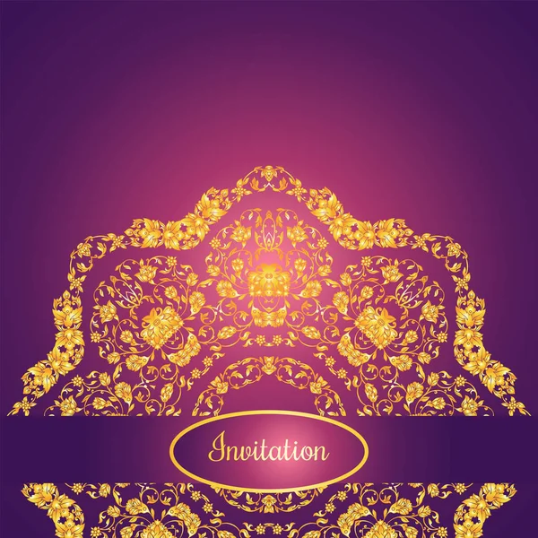 Floral decorado cartão de convite com antigo, ornamento vintage ouro de luxo em fundo gradiente violeta, banner vitoriano, damasco estilo barroco livreto, padrão de moda, modelo para design — Vetor de Stock