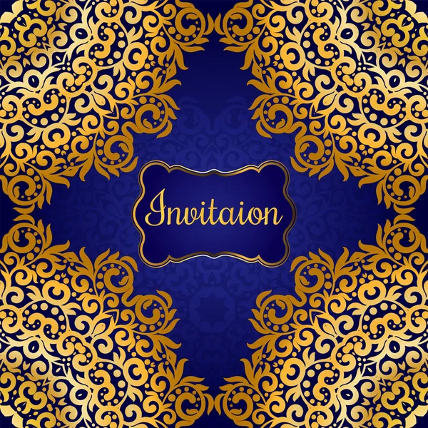 Ricco biglietto d'invito d'oro in stile indiano. Carte bohemien con mandala. Blu reale e oro. Modello unico per il design o lo sfondo — Vettoriale Stock