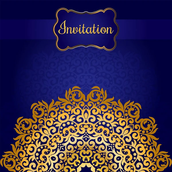 Rijke gouden uitnodigingskaart in de Indiase stijl. Boheemse kaarten met mandala's. Royal blue en koude sieraad. Unieke template voor ontwerp of achtergrond — Stockvector