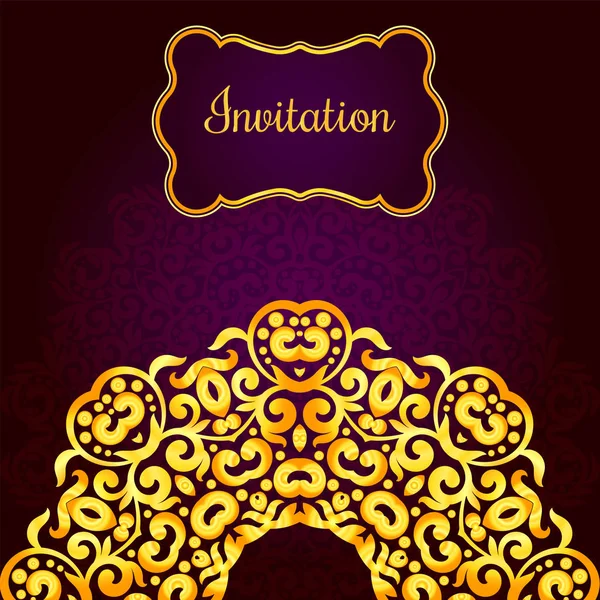 Tarjeta de invitación de oro rico en el estilo indio. Tarjetas Bohemia con mandalas. Púrpura real y oro. Plantilla única para diseño o telón de fondo — Archivo Imágenes Vectoriales