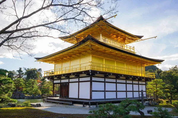 Kinkakuji Zen Temple Bouddhiste Est Une Structure Impressionnante Construite Surplombant — Photo