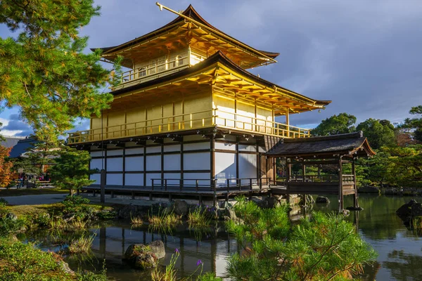 Kinkakuji Zen Buddhist Temple Imponerande Struktur Byggd Med Utsikt Över — Stockfoto